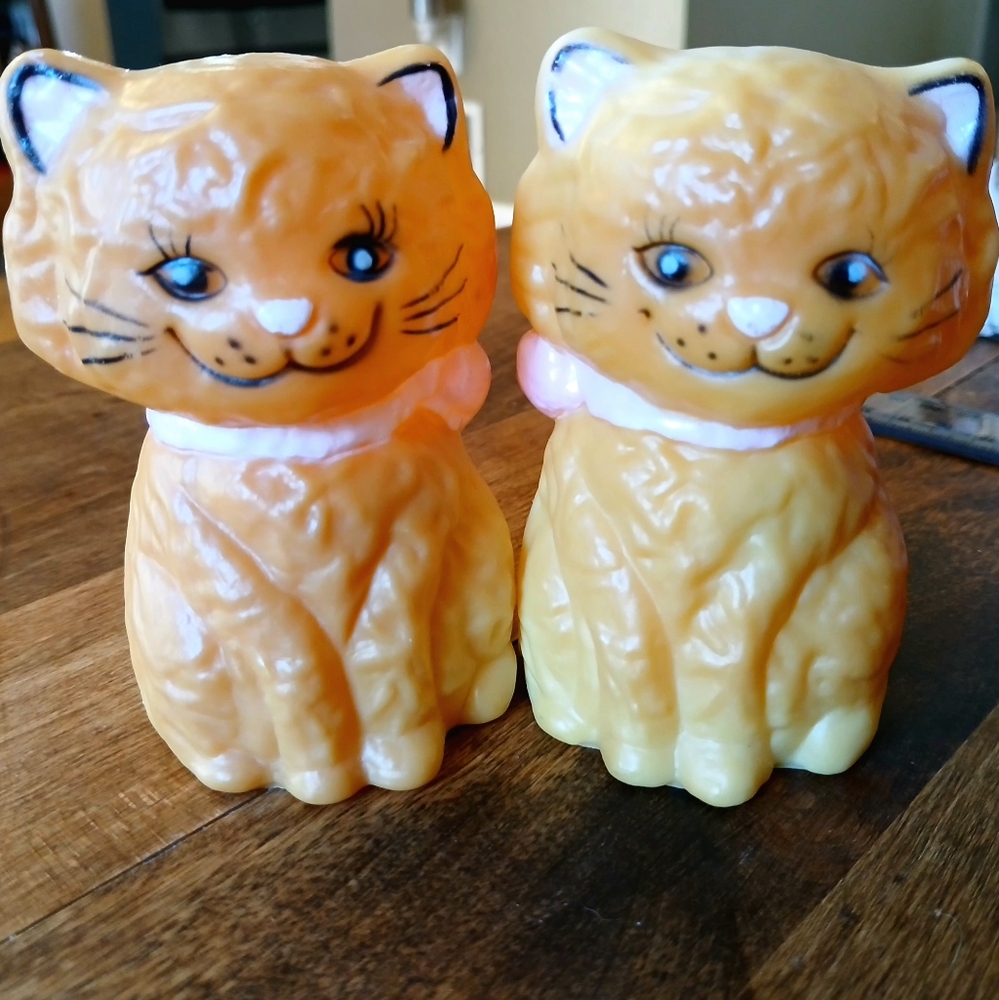 Vintage 1950s Anthropomorphic Salt and Pepper Shakers - Celluloid Cat / Kitten
